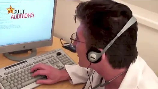 Hemşire Abbie doktoru sikiyor