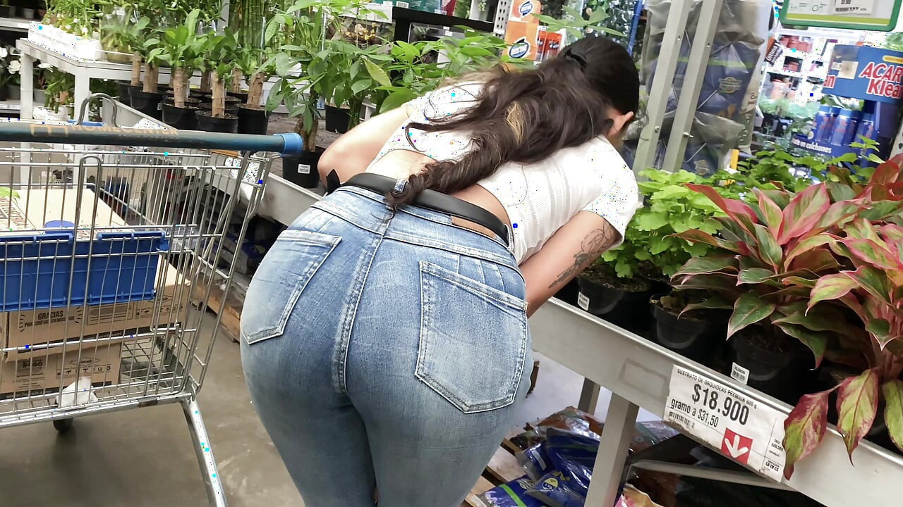 Yabancı karımı süpermarketten aldıktan sonra sikiyor