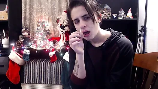 Q-tip hapşırdırarak azdırıyor