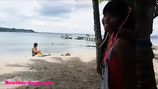 Ameteur küçücük genç heather derin at the plaj vermek derin boğaz