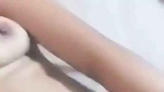 Latina kız deodorant mastürbasyon