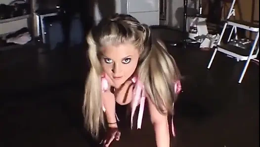 Genç bir göt anal sikişmeye hazır!