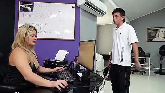 Ev İşimi Korumak İçin Ofiste Patronun Kıçını Siktim