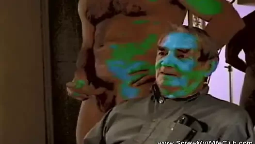 Sıska ten rengi sarışın karısı Creampie alınıyordu