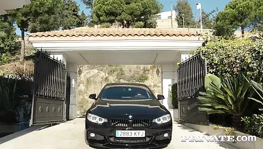 Hemşire Renata Fox harika bir ırklararası sikiş için bacaklarını açıyor