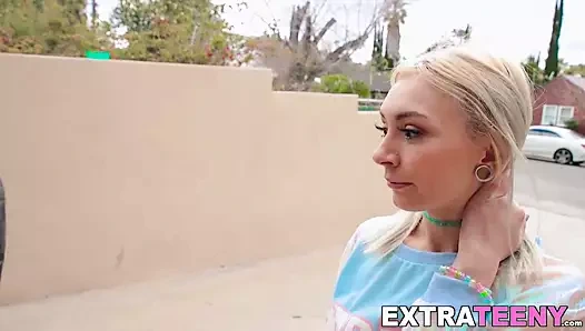 Çok güzel minik kız seviyor olmak aşağılanmış ve sert becerdin