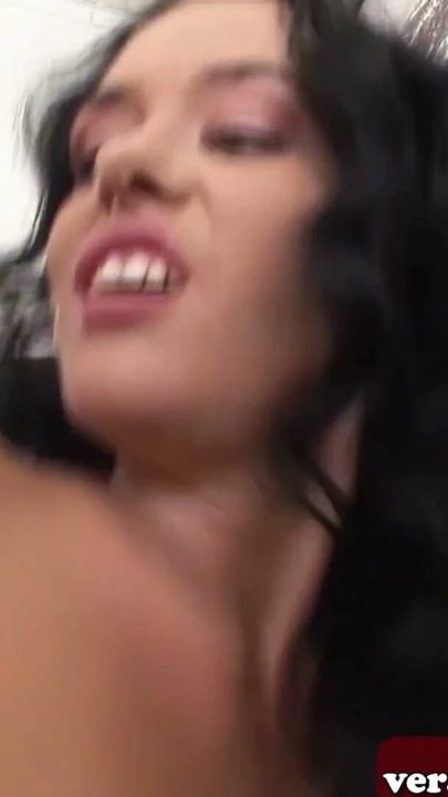 Seksi Esmer MILF İçin Sert Anal Seks | Klip 2