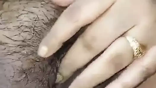 Chennai azgın ev kadını tatmin için kendini parmaklıyor