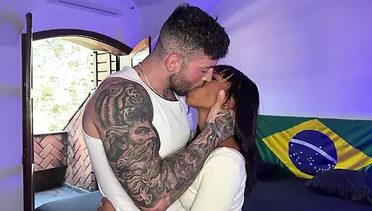 Zenci hatun ateşli bir amcık sikişi için Maximo Garcia ile tanışıyor! Brittany Taylor