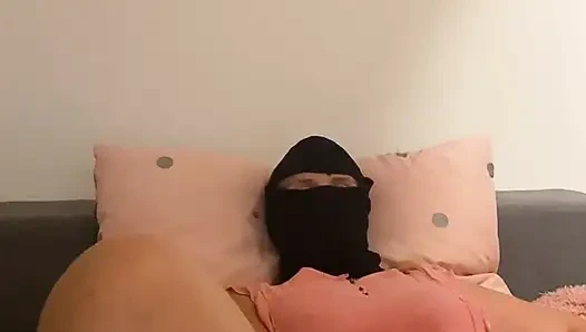 Anna kendimi yatakta amcıkla sikiyor