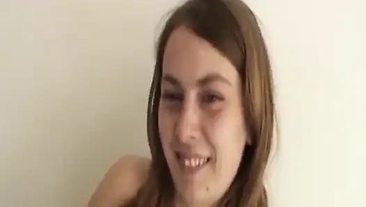 Almanya'dan amatör genç kız bakış açısıyla yarak emiyor ve biniyor