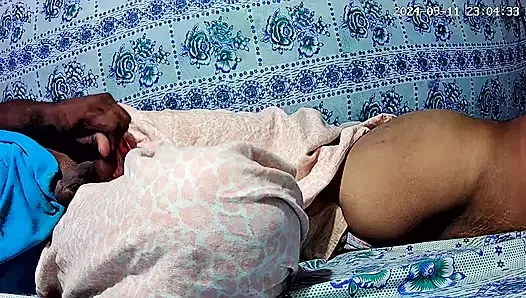 Hintli üvey anne ve üvey oğlu domaltarak seks yapıyor 275r