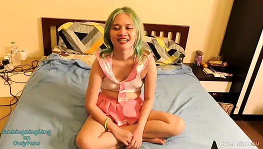 Asyalı üniversiteli kız tamirciyle sikişiyor