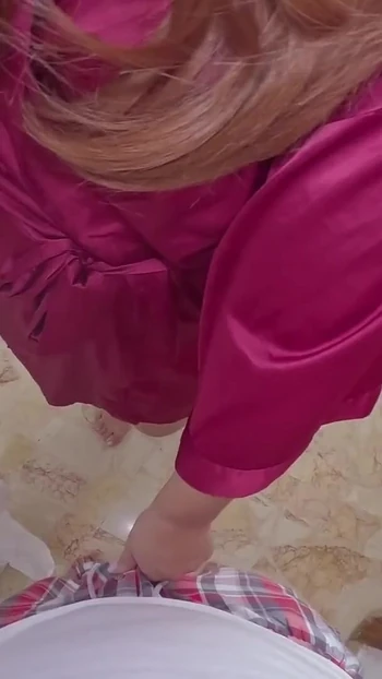 Захватывающий момент из "Эпизода 1. Коварная мачеха хочет получить мою сперму и выпить ее"