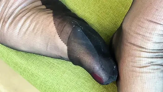Harika seksi bir elbise ve tıraşlı amcıklı Bayan Olgun ayaklar 460