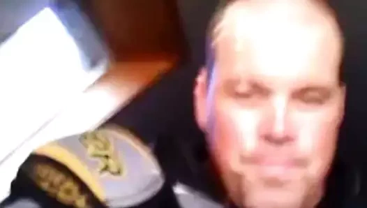 Yakışıklı hokey oyuncusu mastürbasyon yapıyor