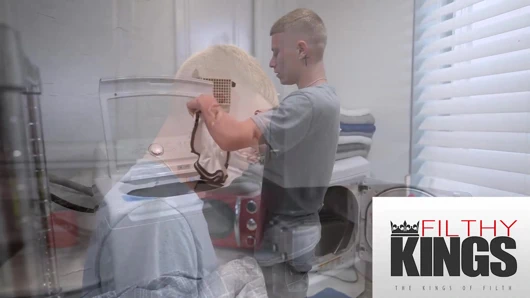 Üvey annem o kadar azdı ki onu sert sikmek zorunda kaldım