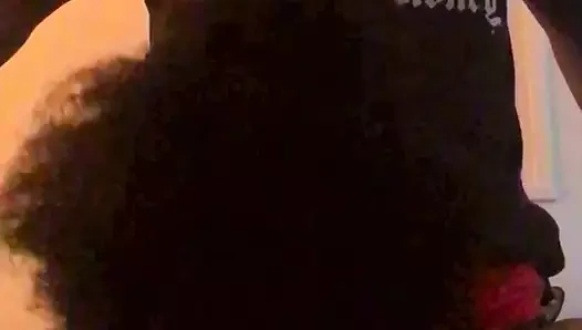 Aldatan kız, yüzünü becermemi istiyor. Sikimi defalarca boğazına vurduğunu duyabilirsin. ağızda cumshot