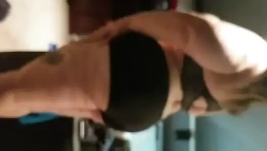 Tasha iri güzel kadın