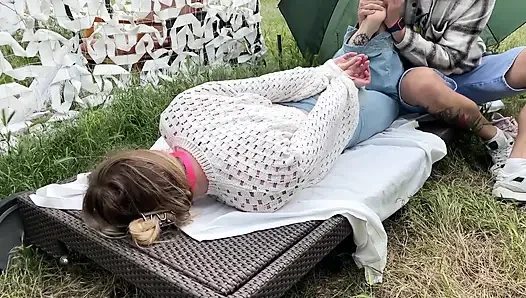 Sarışın yakalandı: ağzı tıkalı ve gıdıklandı