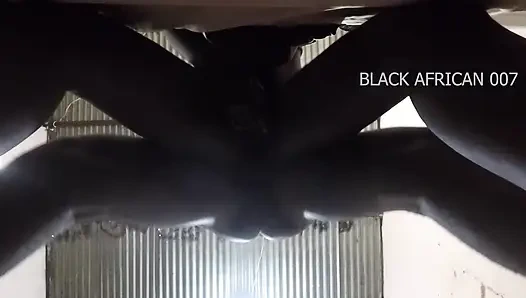 Siyah Afrikalı 007 şiddetli göt penetrasyonlu ilk yarak öfkesiyle karşılıyor