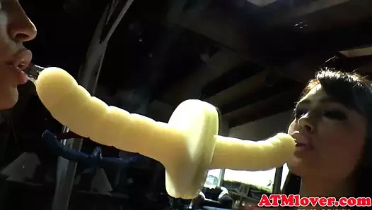 Assfetish bebek oyuncaklar ile dev yapay penis