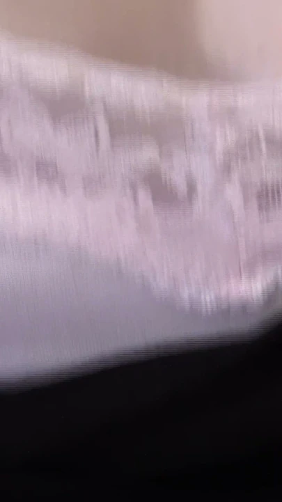 Pembe külot kapalı - yakın çekimde amatör selfie parmaklıyor