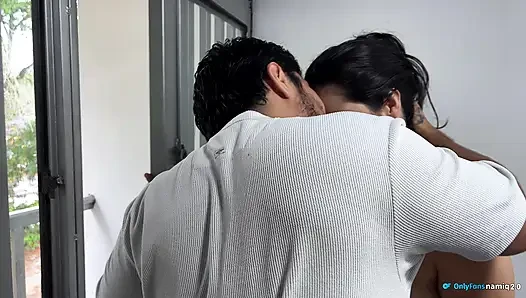 Komşu yarağımı götüne istiyor, çok ateşli ve sert seks istiyor!