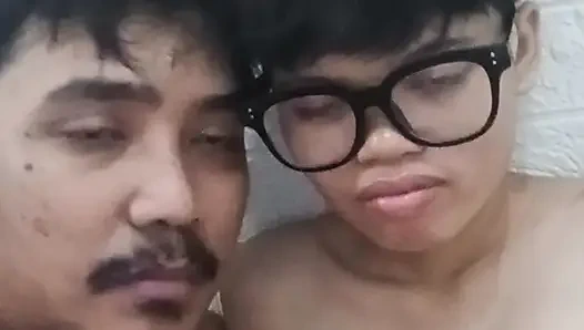 Boğulacak kadar güzel Asyalı tomboy