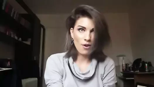 Kesinlikle çarpıcı bayan sigara içen