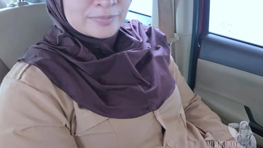 Tesettürlü öğrenci (18+) şeker babasından yeni bir viral cep telefonu almasını istiyor - minokiiko