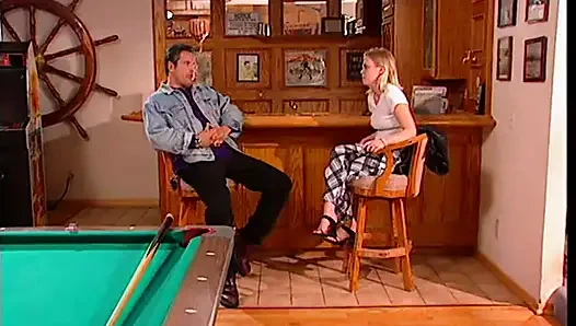 Ateşli genç kız götten sikiliyor