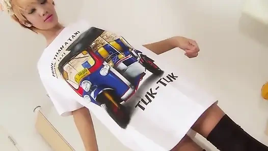 Küçük amcığı için büyük bir yarak