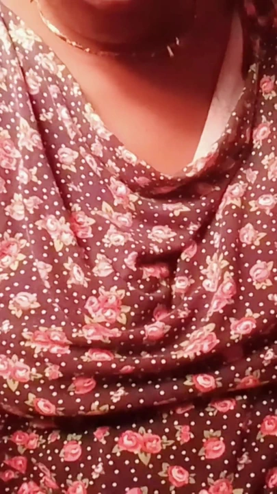 Yastığıma sürtünüyorum boşalıyor kıllı amcığımı ovuyor