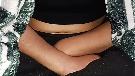 Üvey kız kardeş birkaç gün kalmaya geldi.