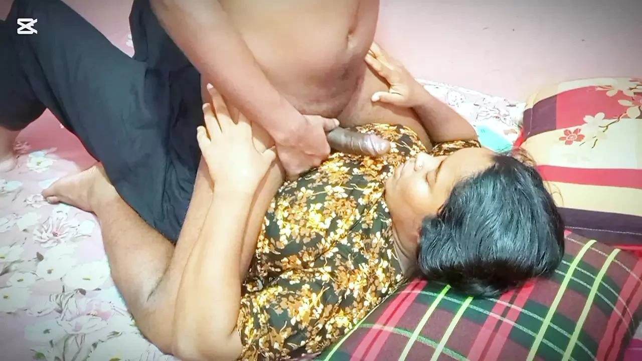 I entered the clock and saw the stepcousin lying down, I could not stay okay after seeing his big milk.