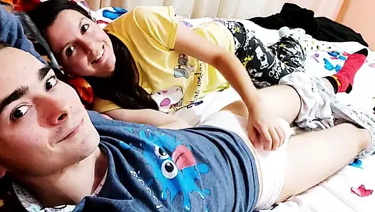 Üvey kız kardeşim ve ben evde yalnız olmayı seviyoruz