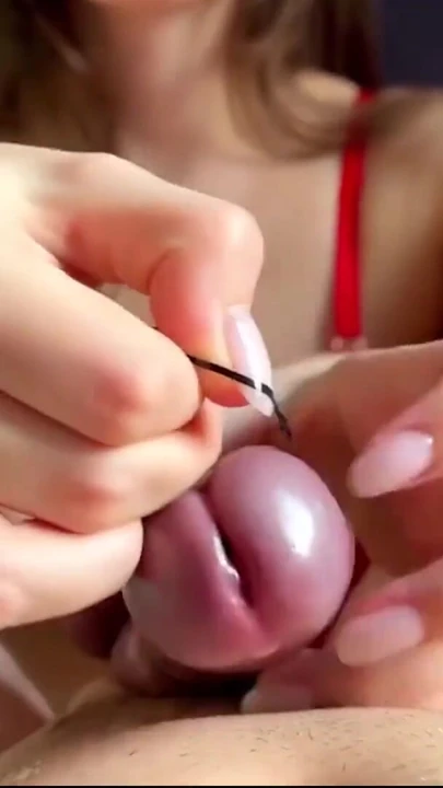 Göğüslerine bakıyor, bağlı yarağı eller serbest boşalıyor | Klip 2