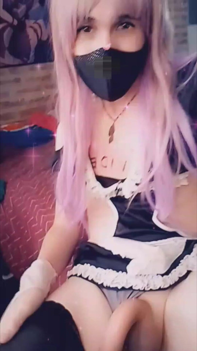 Airilotte kız gibi yarağı gösteriyor