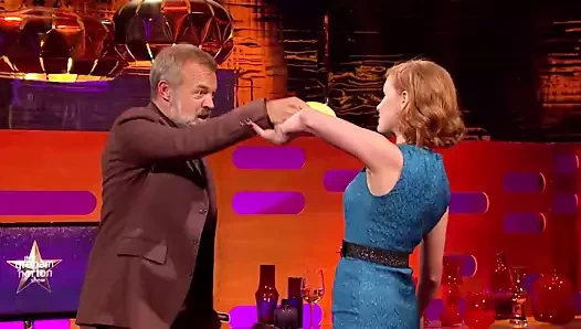 Jessica chastain mavi elbiseli graham norton'u deviriyor