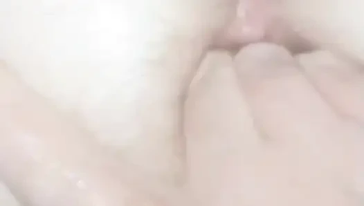 Yumruklanıyor.