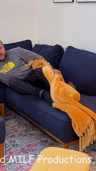 Kızıl saçlı baştan çıkarma: genç erkek avcısının gizli ajandası | Klip 1