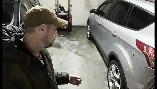 Üvey baba sigara paylaşıyor