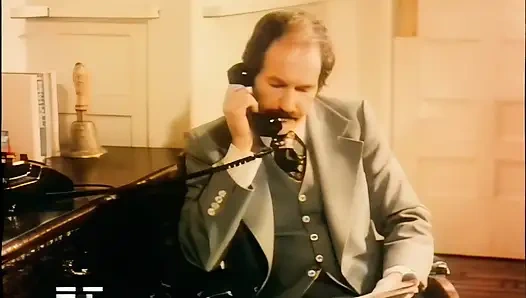 Dim İtalyan ışıklarının altında şehvetli sikişiyor