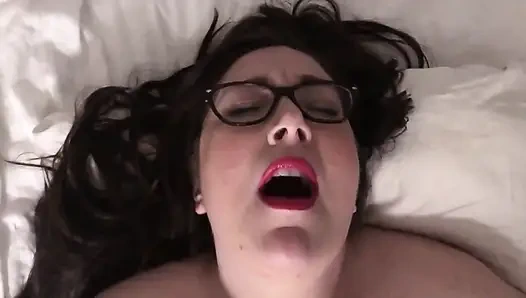 İri göğüslü iri güzel kadın arkadaşı Kenneth'ın büyük zenci yarağını tek başına seviyor