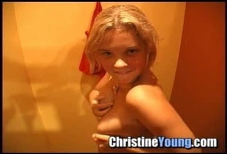 Christine genç - kız arkadaşlarıyla dışarı çıktı