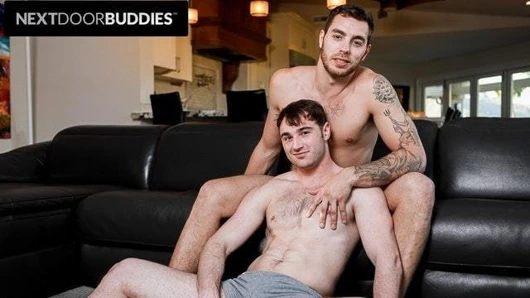 Temizlikten bıktınız, seksi çıtçıtlar kaba ve çiğ sikişiyor!