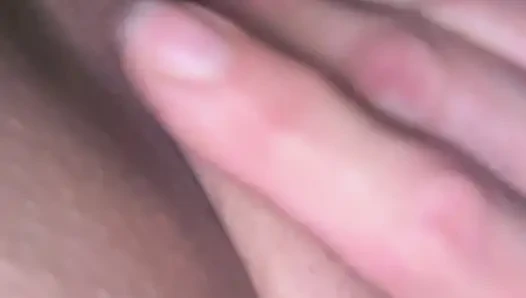 Hotmomof2502 mastürbasyon yapıyor