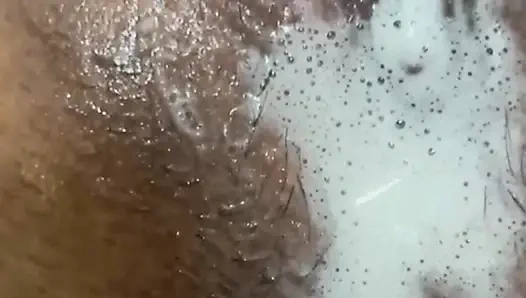 Kabarık amcıklı yenge tam krem sikişiyor