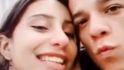 Amanda Em Ensinando A Beijar